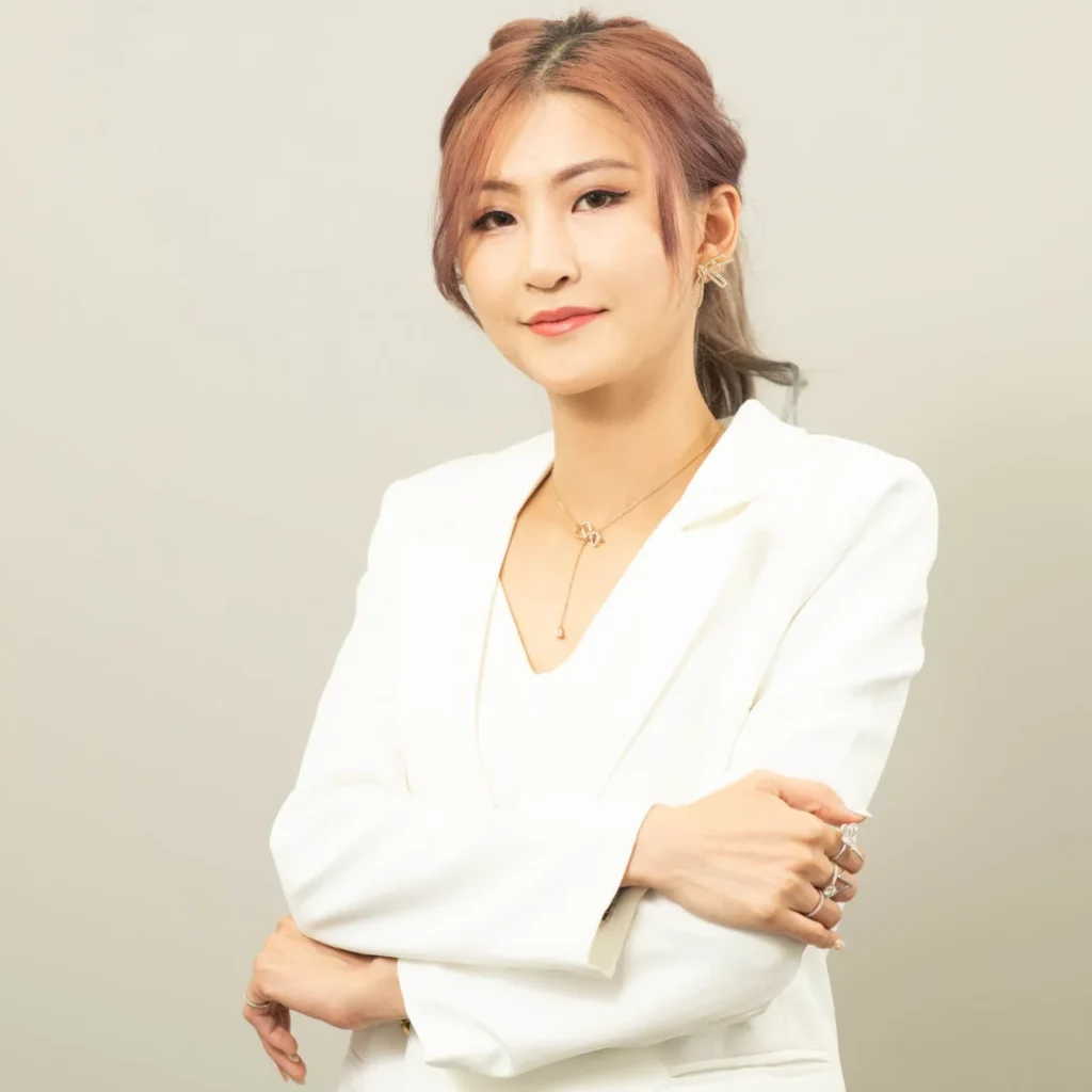 Lili Wang Elite College 1